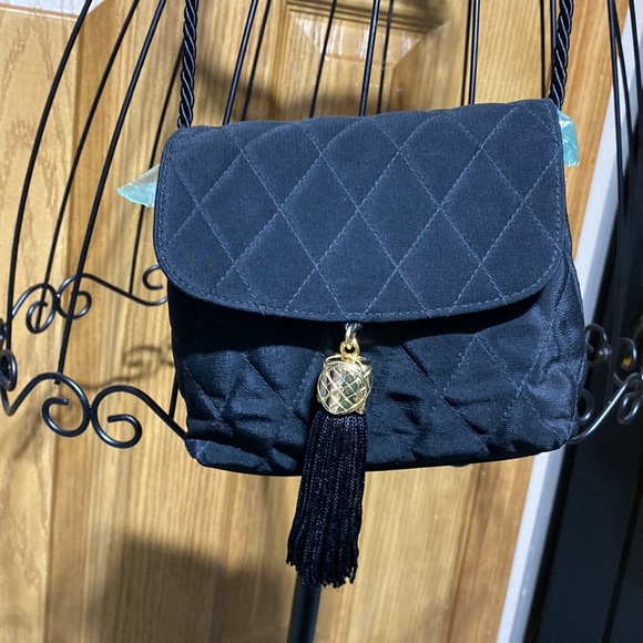 Neiman Marcus Gold Tassel Bag Small
Luxury purse - Picture 2 of 11